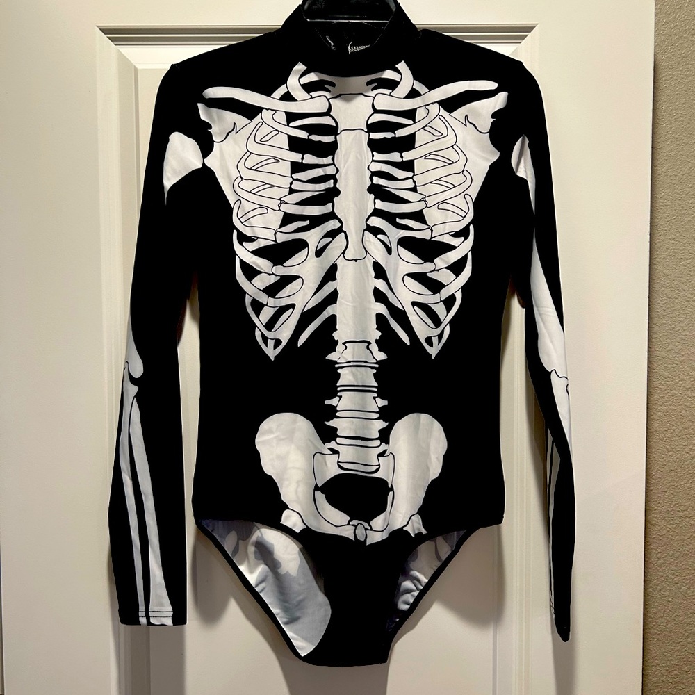 Flutaire Store Women’s Skull Skelton Bodysuit. Never worn!